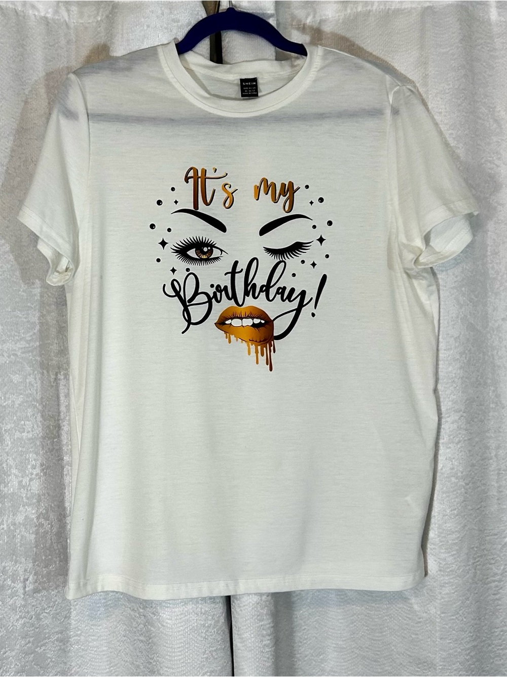 SHEIN White Short Sleeve Tee with Black Script and Gold Lip Accent